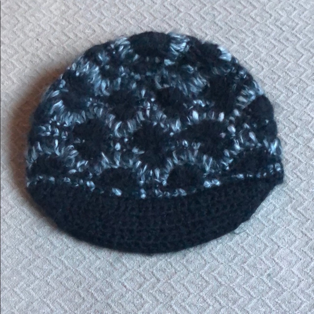 Hat with flexible bill